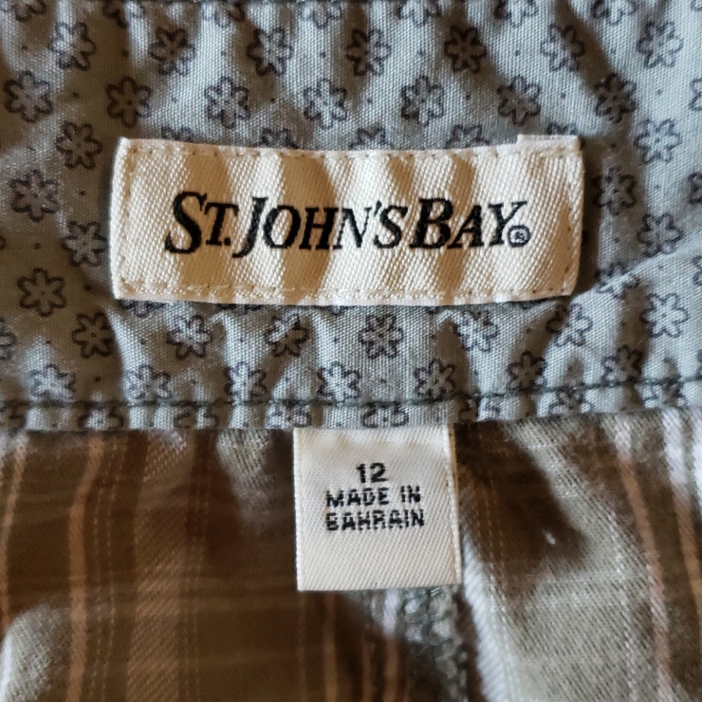 $5 Green Plaid Shorts - Picture 3 of 7